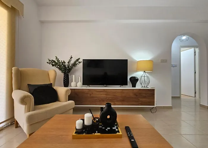 Cosea Living Elegant 2 Bedroom Ground Floor Apartment At Sirena Olympia 32